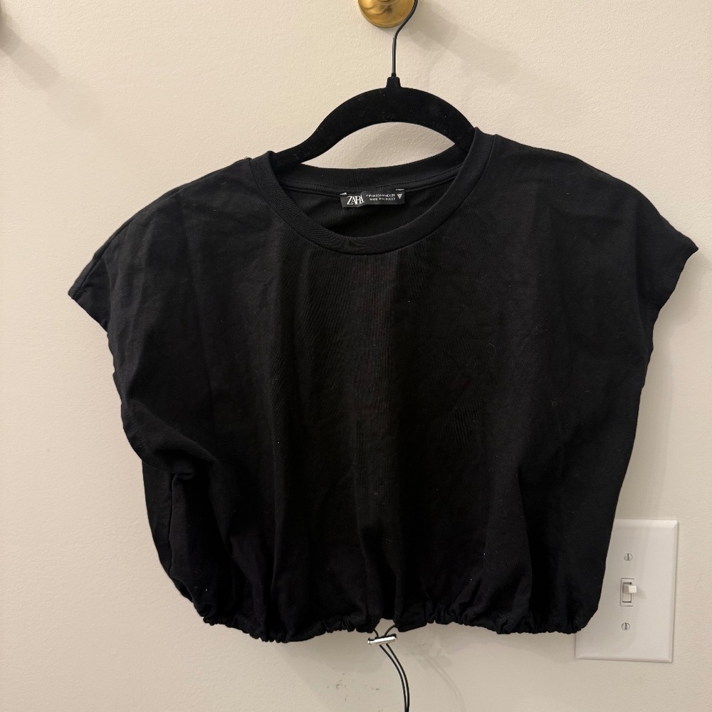 Cap sleeve cropped t-shirt with adjustable bottom